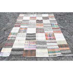 Grand tapis turc de 5,5 x 7,4 pieds, tapis vintage, tapis en laine gris et blanc à motifs patchwork - Product Image 2