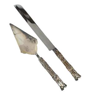 Ensemble de couteaux à gâteau en métal de nouvelle conception pour les cérémonies de mariage avec poignée ornée détaillant pour une apparence intemporelle - Product Image 6