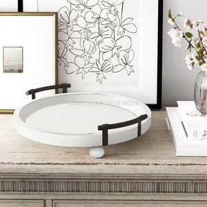 Ensemble de plateaux en bois fabriqués à la main de couleur beige clair avec forme rectangulaire et design moderne, parfait pour servir et exposer - Product Image 4