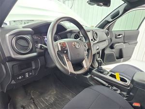 Pick-up Tacoma 2019 d'occasion en excellent état, transmission automatique, 6 vitesses, 278 ch, 3.5L V6, gris, traction avant, modèle TRD Pro, prêt pour la livraison. - Product Image 2