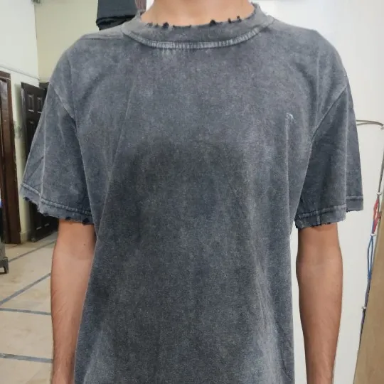 Özel yapılmış DTG baskılı erkek tişörtleri sıkıntılı boyun ve omuz Mens yüksek kaliteli Acis yıkama sıkıntılı Tshirt.
