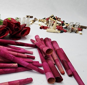 Cônes de rose roulés à la main Le plus grand fabricant indien Pétales de rose de luxe roule des pointes de bois et de verre Meilleurs prix Fournisseur indien - Product Image 3