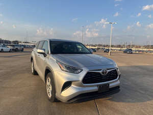 Toyota Highlander L 2023 d'occasion en excellent état - Product Image 4