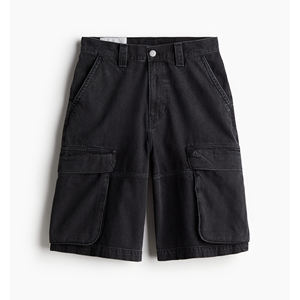 Pantalones cortos de mezclilla ajustados sueltos negros personalizados Venta al por mayor a precio barato Hasta la rodilla con patrón sólido multibolsillo Teñido liso - Product Image 1