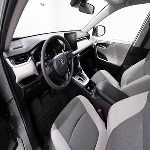 Toyota RAV 4XLE 2021, el más vendido, vehículo utilitario deportivo de 4 puertas, motor de 2.5L y 4 cilindros DOHC con tecnología Dual VVT-i, transmisión automática de 8 velocidades, tracción delantera, paquete tecnológico - Product Image 2