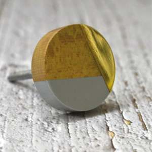 Poignées de porte en bois et résine Tone Gold Designs, vintage, 1 poignée de porte, avec couleur, forme et taille personnalisées, fabriquées en Inde - Product Image 1