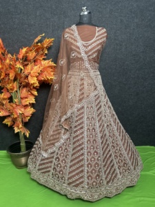 Moderne Élégant Sequin Designer Lehenga Choli Lourd Zari Broderie Sequin Travail Net Dupatta Longue Jupe pour Fête Cérémonielle Porter - Product Image 4