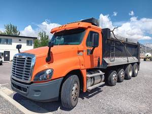 Camión Volquete Freightliner Cascadia de Cuatro Ejes, Listo para Usar, con Plataforma de 17', Camión Usado en Venta con Garantía - Product Image 6
