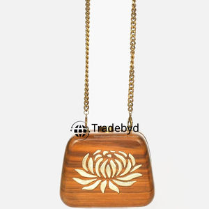 Pochette en bois naturel faite à la main femmes Tradebyd's accessoire de mode intemporel perle chaîne sangle perles fleurs doublure en velours - Product Image 1
