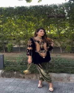 ผ้าคอตตอนปักลายดอกไม้สำหรับผู้หญิงสไตล์คลาสสิกแบบสั้นยาวถึงเข่าสำหรับฤดูร้อนปักเลื่อมติดกระจกจริงทั้งสองข้างทำงานฟรี - Product Image 1