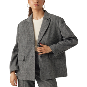 Vero Moda Lizzie Blazer Lungo Oversize Grigio con Ricami, Perline, Paillettes e Decorazioni a Bottoni, Completo Business in Maglia - Product Image 4