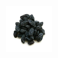 Prunes et raisins noirs séchés en vrac, naturels, biologiques, sains et sucrés, conservés à l'huile