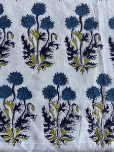 Tela de Algodón Estampada a Mano con Diseño Floral Vertical Blanco, Estilo Indo-Europeo con Rayas Botánicas - Product Image 2