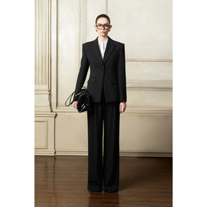 Los pantalones de pierna ancha cuentan con un elegante diseño plisado y tela tejida de rayón Spandex que proporciona un ajuste fluido y elegante - Product Image 1