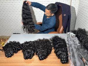 Extensiones de Cabello Virgen Remy 100% de la Mejor Calidad del Vendedor Indio, Cabello Natural Ondulado de Templo Indio, Color Natural, en Paquetes con Encaje - Product Image 4