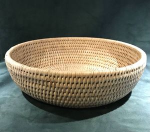 Bol de service en rotin au design unique avec forme ronde parfait pour les ustensiles de cuisine de restaurant et le service alimentaire à domicile - Product Image 4