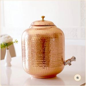 Refroidisseur d'eau en cuivre également connu un cuivre kalash ou pichet est un navire traditionnel indien profondément enraciné dans cultaccesural pr - Product Image 2