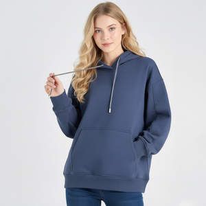 Sweat à capuche uni en coton personnalisé avec poche kangourou avant et grande capuche pour femmes - Product Image 2
