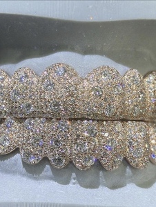 Juego de Grillz de Diamantes Moissanite en Oro Rosa de Lujo, Joyería Dental Personalizada con Piedras de Alta Claridad para un Brillo Duradero - Product Image 5