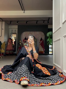 ชุดเลเฮนกาโชลีแบบดั้งเดิมของอินเดีย สำหรับงานการ์บา นาวราตรี ชุดเลเฮนกาโชลีสีดำพิเศษ - Product Image 5