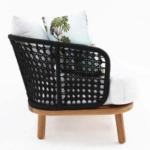 Elegante juego de bistró de madera con cómodos cojines beige y mesa de centro, perfecto para el café de la mañana en el balcón - Product Image 6