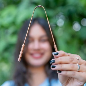 เครื่องทำความสะอาดลิ้นทำจากทองแดงบริสุทธิ์จาก100% สำหรับทำความสะอาดช่องปากที่ขูดลิ้นทำจากทองแดงเพื่อลมหายใจที่สดชื่น - Product Image 2