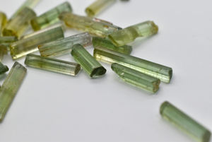 Tranches de Tourmaline naturelle, pendentif de Tourmaline vert clair et fabrication de bijoux, tranche de pierres précieuses en vrac. - Product Image 5