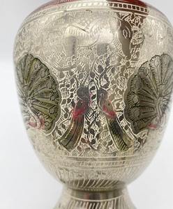 Vase en métal argenté de style traditionnel, adapté à la décoration intérieure, aux étagères et aux cadeaux pour occasions spéciales, vente en gros en provenance d'Inde - Product Image 4