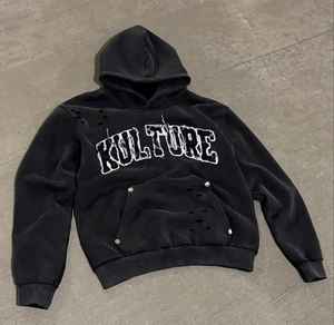 เสื้อฮู้ดดี้ทรงบ็อกซี่ สตรีทแวร์ วินเทจ ปักลาย 450GSM ผ้าฝ้าย 100% หนานุ่ม ฟอกสี ลุคดิสเทรส - Product Image 2