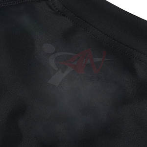 Meilleur rashguard à manches courtes, tissu léger pour la natation, le MMA et l'entraînement - Product Image 6