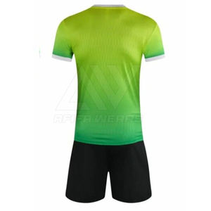 Ensemble d'uniformes de football de nom d'équipe personnalisé de haute qualité maillot de football en polyester sublimé le plus vendu avec nouvelle impression de logo - Product Image 2