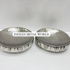 Bol décoratif en métal argenté fabriqué à la main pour la décoration intérieure et le service Bol à chocolat au design unique à bord ondulé au prix de gros - Product Image 4