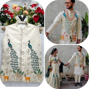 Veste en soie sophistiquée pour hommes pour les mariages et les événements festifs Tenue traditionnelle élégante pour les cérémonies - Product Image 1