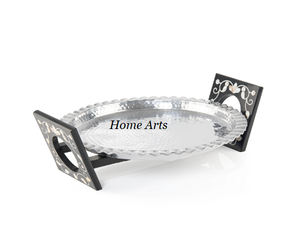 Bandeja para servir alimentos de aluminio martillado con soporte de trabajo de madera y fregona Bandeja para servir chocolates de la mejor calidad - Product Image 3