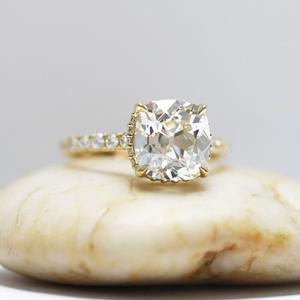 Anillo de moissanita de corte europeo antiguo anillo de diamante de corte de mina antigua 3,40 Ctw corte de cojín anillo de boda antiguo halo brida oro amarillo - Product Image 4