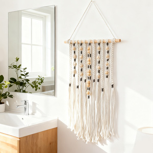 Hemasa Fashions – Attrape-soleil moderne et minimaliste en cristal, ornement suspendu avec corde, fabriqué en Chine pour la maison, les mariages et les fêtes - Product Image 1