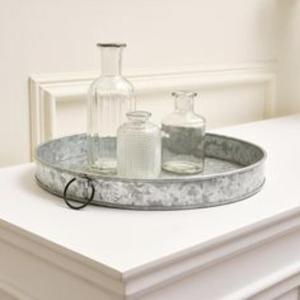 Plateau de service durable en métal galvanisé conçu pour une utilisation fonctionnelle dans les salles à manger rustiques ou pour créer de beaux présentoirs de table - Product Image 5