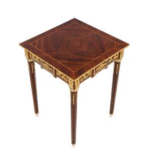 Mesa Auxiliar Redonda de Lujo con Tapa de Mármol Beige y Detalles de Latón Tallado a Mano en Oro Antiguo para Decoración Clásica de Esquinas del Hogar - Product Image 1