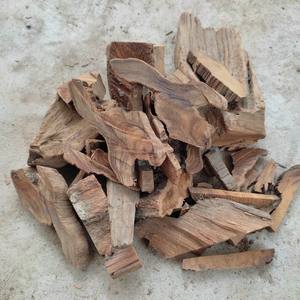 Copeaux de bois d'acacia d'excellente qualité bon marché prix par tonne écaillage de bois naturel commercial pour le jardin - Product Image 6