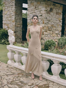 Robe Dune sexy, romantique, style féministe, robe de soirée élégante et de haute couture, marque locale du Vietnam - Product Image 4