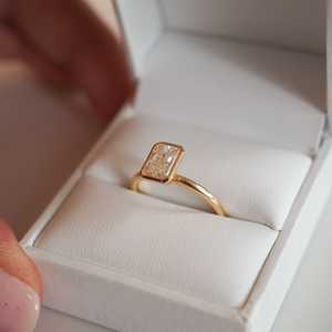 Ensemble de lunette bague de fiançailles bague en diamant cultivé en laboratoire certifié IGI 2.0 Ct Radiant Lab diamant bride Solitaire CVD bague en diamant VS1 - Product Image 4