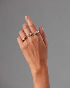 Bague en or 18 carats Bijoux poire et pierre ronde Twist Toi et Moi Solitaire Bagues en diamant cultivées en laboratoire Bagues de fiançailles minimalistes - Product Image 3