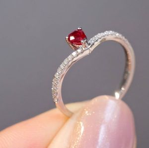 Bague pour femme classique en argent 925 avec perle d'eau douce en forme de larme, moissanite rouge sang de pigeon, sertie à griffes plaquées argent - Product Image 4