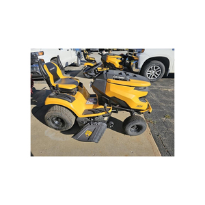 Tracteur à gazon Cub cadet XT2LX42, pont de 42 pouces, moteur puissant, idéal pour tondre les grands jardins et les pelouses résidentielles. - Product Image 5