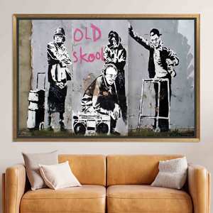 Toile imprimée Banksy Old Skool Grannies : Décoration Graffiti Urbain, Toile encadrée or - Product Image 1