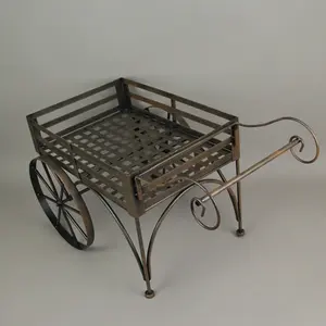 Vase en métal fait main exclusif pour la décoration intérieure design, pot de fleurs en métal haut de gamme fait main pour l'aménagement paysager de jardin - Product Image 2