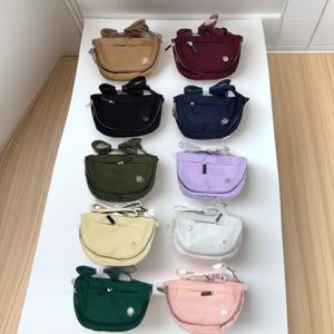 Bolsa de Cintura Deportiva Casual Personalizada de Nailon 2L para Mujer, Marca Lulu, Impermeable, Portátil, con Cierre de Cremallera Ajustable y Desmontable - Product Image 2
