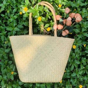¡Top Summer 2025 Pick! Bolsa de hierba de juncia Natural tejida a mano ecológica, decoración Floral Vintage para viajes, días de playa - Product Image 1
