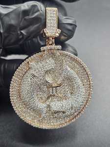 Colgante de plata de ley 925 con diamantes de moissanita VVS de diseño personalizado Iced Out para uso diario, unisex. - Product Image 2