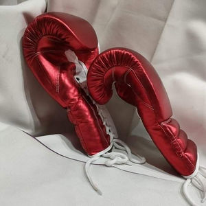 Guantes de boxeo para hombre de primera calidad, fabricados con cuero vacuno dorado que ofrece protección contra impactos equilibrada y comodidad para las manos. - Product Image 5